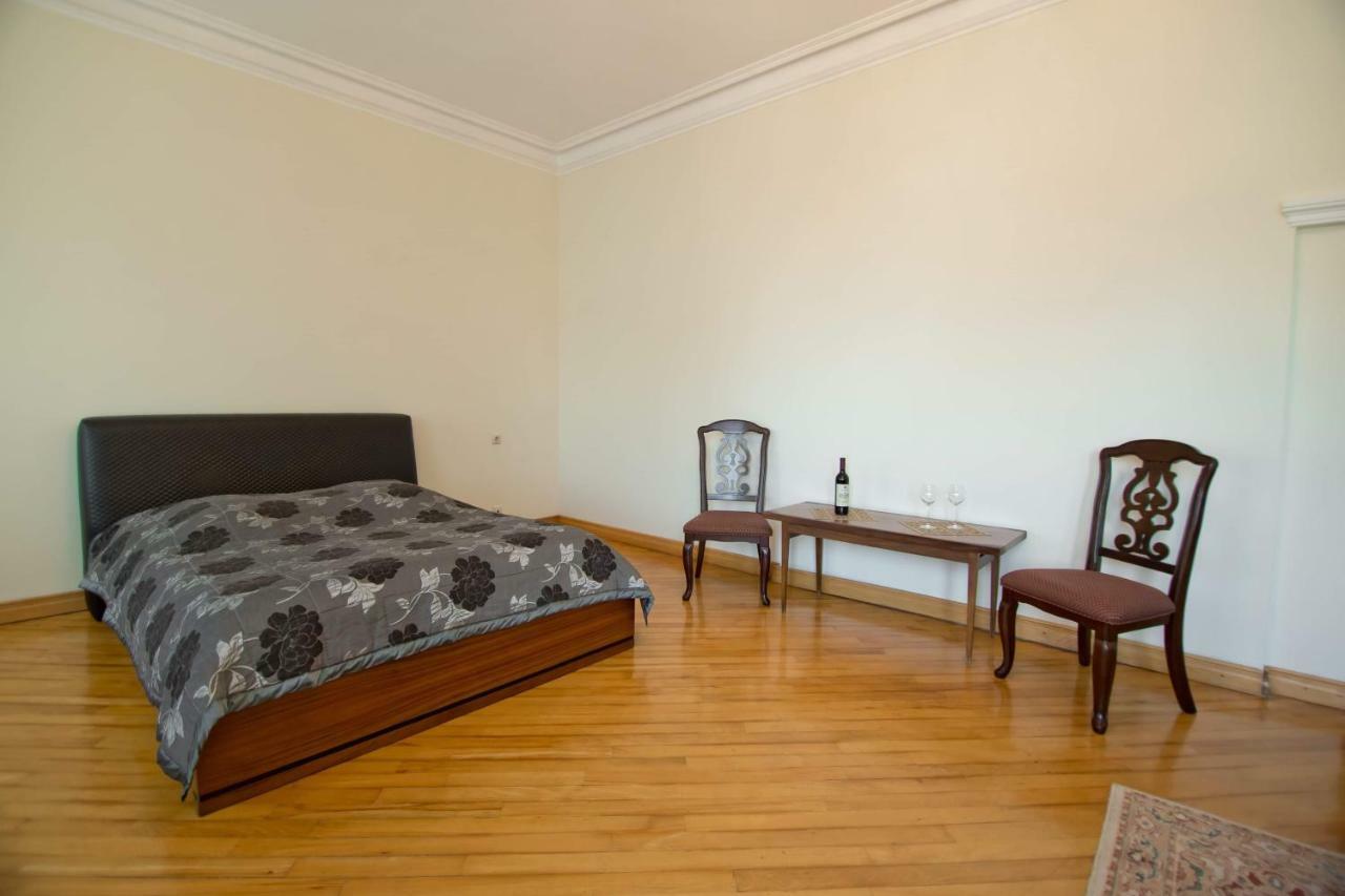 Apartment On Gorgiladze 25 Батуми Экстерьер фото